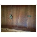 Dining Room Table with Three Leaves and Protective Covers Dining Room Table with Three Leaves and Protective Covers