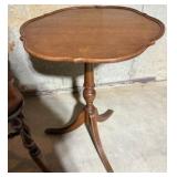 Pie Crust Vintage Occassional Table Pie Crust Vintage Occassional Table