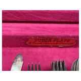 Oneida Tuder Plate Silverware Set In Storage Box Oneida Tuder Plate Silverware Set In Storage Box