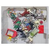 Medieval Imagination Toys (Armor & Tin Castle) Medieval Imagination Toys (Armor & Tin Castle)