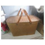 (EW7) Assorted Picnic Items - Picni... (EW7) Assorted Picnic Items - Picni...
