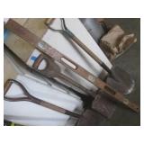 (EW1) 3 Short Handle Shovels, Const... (EW1) 3 Short Handle Shovels, Const...