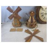 (EC1) 2 Vintage Wood Musical Windmi... (EC1) 2 Vintage Wood Musical Windmi...