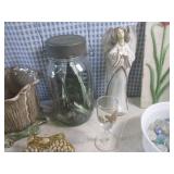 (D-3) Assortment of Vintage Decor E... (D-3) Assortment of Vintage Decor E...
