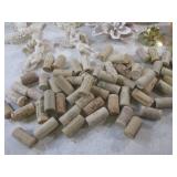 (D-3) Assortment of Vintage Decor E... (D-3) Assortment of Vintage Decor E...