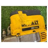 DeWalt 20 Volt Cordless Grease Gun DCGG571 DeWalt 20 Volt Cordless Grease Gun DCGG571