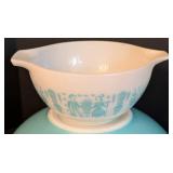 Pyrex Amish Butterprint Mixing Bowl Set