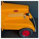 Minneapolis Moline UDLX Die Cast Comfort Tractor