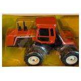 1/32 Allis-Chalmers 4W-305 Tractor with Cab