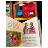 Vintage 1967 Whitman PeePul Pals Goldilocks Play-set Doll House Story Book