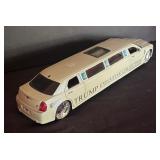 Maisto 1:24 Scale Die Cast Chrysler 300C Limousine Part of the Trump Executive Collection Car