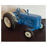 Ertl Fordson Super Major Model Tractor 1:16 Scale by Universal Hobbies