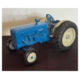 Ertl Fordson Super Major Model Tractor 1:16 Scale by Universal Hobbies