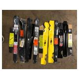 Lot of Assorted Lawn Mower Blades Various Models and Conditions    Customer Returns See Pictures Lot of Assorted Lawn Mower Blades Various Models and Conditions    Customer Returns See Pictures