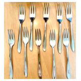 Holmes & Edwards Inlaid DeepSilver Flatware Set with Tarnish-Resisting Chest