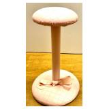 Collection of 4 Vintage Ladies Hats with Hat Stand