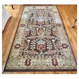 Traditional Wool Area Rug with Floral Pattern