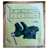 Collection of 4 Vintage Hand Planes with Servess 4 inch Mini Vise in Wooden Box