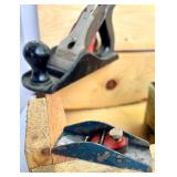 Collection of 4 Vintage Hand Planes with Servess 4 inch Mini Vise in Wooden Box