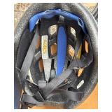 Schwinn Speedster Bicycle with Giro Adult Helmet and Bike Pump