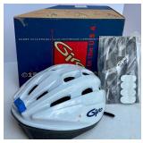 Schwinn Chicago Vintage Cruiser Bicycle with Giro Helmet and Avenir Pump