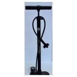 Schwinn Chicago Vintage Cruiser Bicycle with Giro Helmet and Avenir Pump