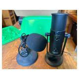 M-Audio Uber Mic and Desktop Microphone Stand Bundle