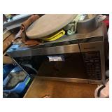 Panasonic Countertop Microwave Oven with Digital Controls