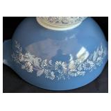 Pyrex Colonial Mist Mixing Bowl Set