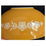 Pyrex Gold Butterfly Mixing Bowl Set