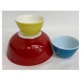 Set of 3 Vintage Pyrex Mixing Bowls in Red, Yellow, and Blue