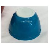 Set of 3 Vintage Pyrex Mixing Bowls in Red, Yellow, and Blue