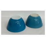 Pair of Vintage Pyrex Blue 1.5 Pint Mixing Bowls