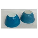 Pair of Vintage Pyrex Blue 1.5 Pint Mixing Bowls