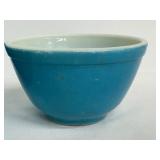 Pair of Vintage Pyrex Blue 1.5 Pint Mixing Bowls