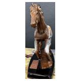 Horse of a Different Color - Bear Fishing - Thoroughbred - No: 20323 - #00615/10,000
