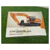 Doosan DX225LCA Hydraulic Excavator 1/40 Scale