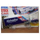 Road Champs 1:43 Scale Stock Car and 1:87 Scale Team Transport Replicas - Mark Martin