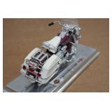 Maisto Harley Davidson 1968 FLH Electra Glide 1:18 Scale Model