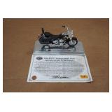 Maisto Harley Davidson 2000 FLSTC Heritage Softail Classic 1:18 Scale Model