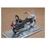 Maisto Harley Davidson 2000 FLSTC Heritage Softail Classic 1:18 Scale Model