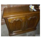 Chest/serving table just needs new hinges Chest/serving table just needs new hinges