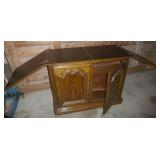 Chest/serving table just needs new hinges Chest/serving table just needs new hinges