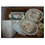 Box of vintage décor including new Lenox photo frames Box of vintage décor including new Lenox photo frames
