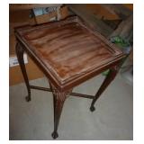 Small stand with claw feet 32x44x30 tall Small stand with claw feet 32x44x30 tall