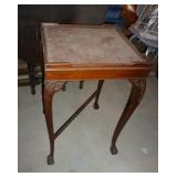 Small stand with claw feet 32x44x30 tall Small stand with claw feet 32x44x30 tall