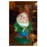 Snow White and the Seven Dwarfs concrete yard ornaments Snow White and the Seven Dwarfs concrete yard ornaments