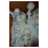 Box of 9 Precious Moments figurines Box of 9 Precious Moments figurines