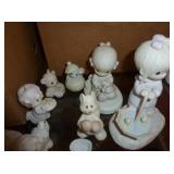 Lot of 14 Precious Moments figurines Lot of 14 Precious Moments figurines