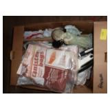 Box full of misc décor items Box full of misc décor items